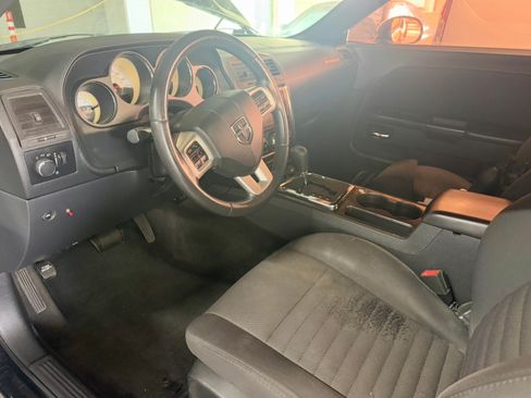 Used 2014 Dodge Challenger SXT RWD image 5