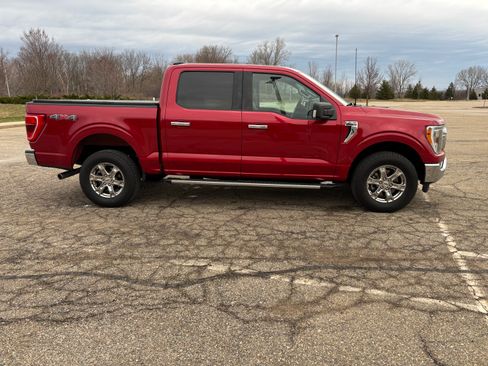 Used 2022 Ford F150 XLT w/ Equipment Group 302A High AWD/4WD image 4