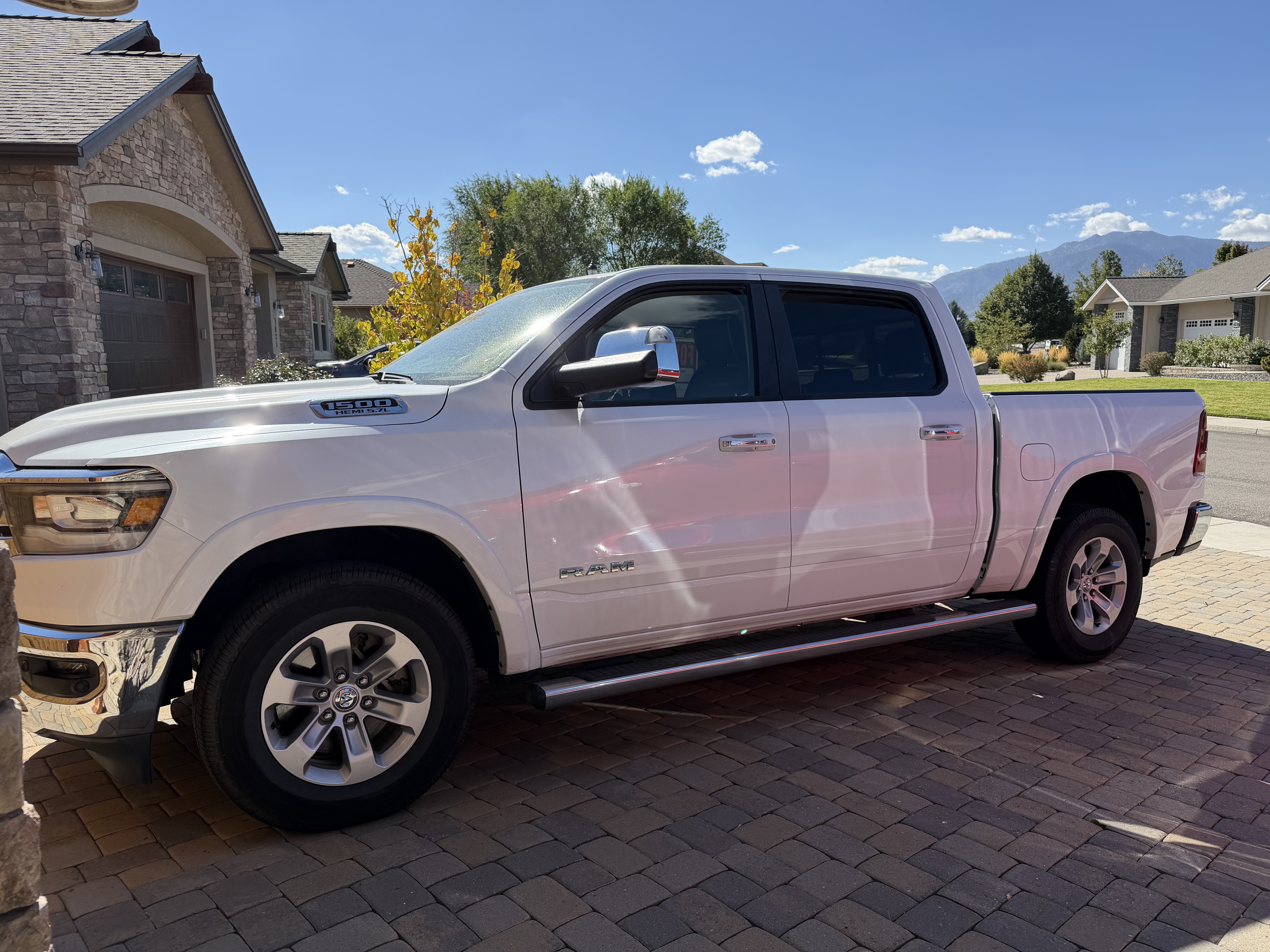 Used 2019 RAM 1500 Laramie AWD/4WD image 5