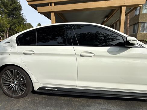 Used 2019 BMW 530e w/ M Sport Package image 8