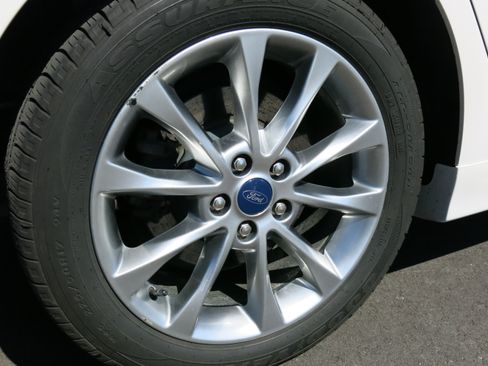 Used 2017 Ford Fusion SE w/ Equipment Group 602A image 8