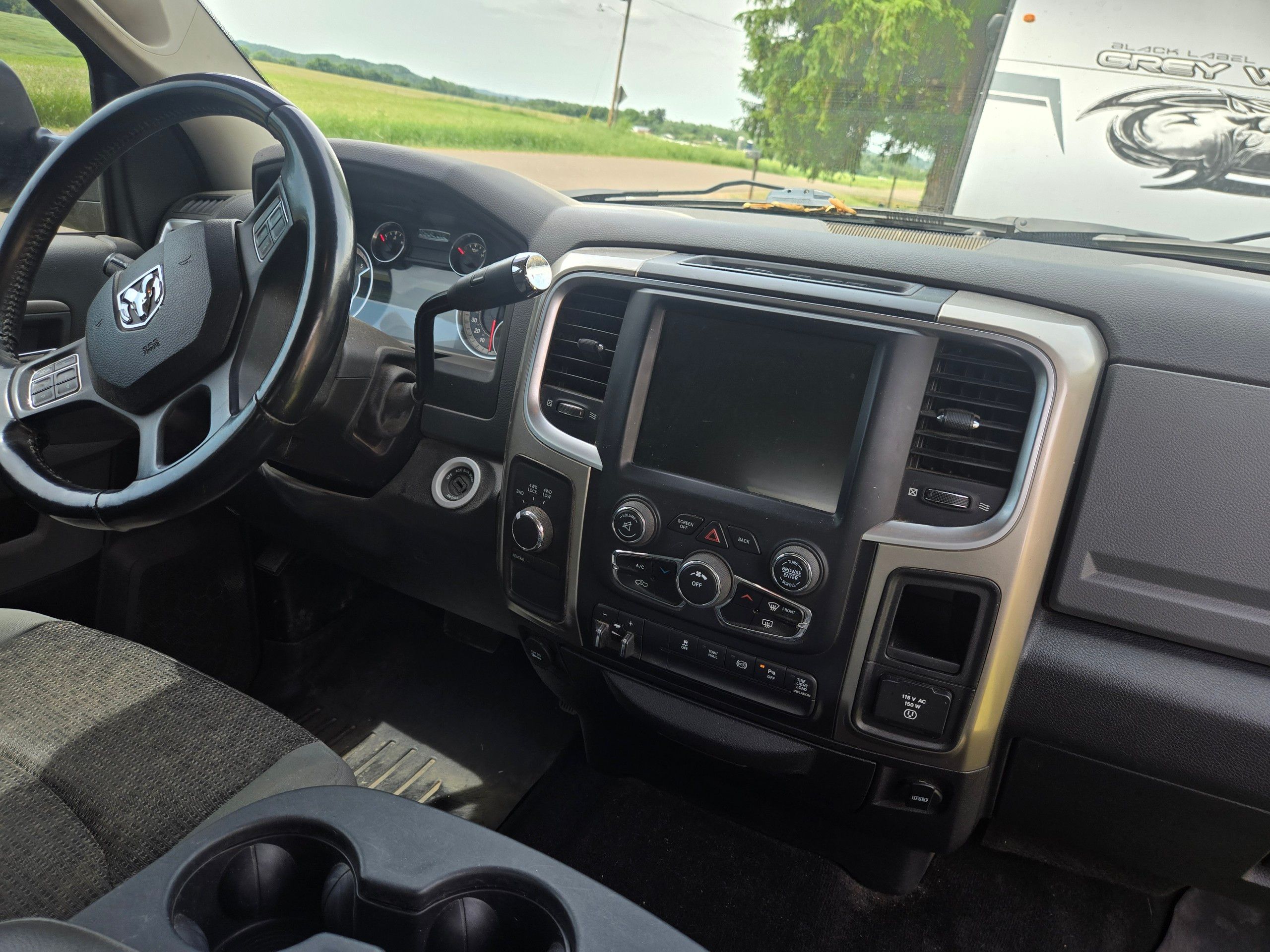 Used 2013 RAM 2500 SLT w/ Luxury Group AWD/4WD image 4