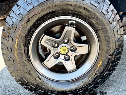 Used 2018 Jeep Wrangler Unlimited Rubicon w/ Cold Weather Group AWD/4WD image 8