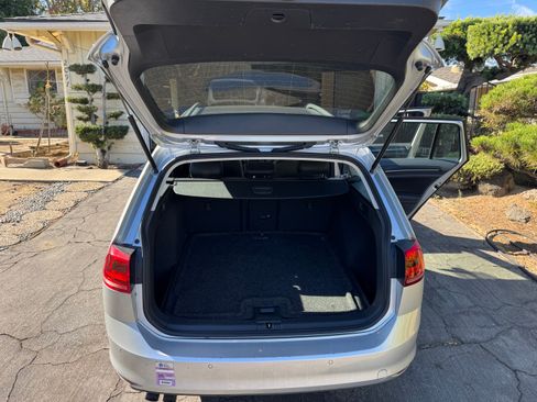 Used 2015 Volkswagen Golf TDI SEL image 6