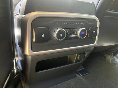 Used 2024 Ford Expedition XLT AWD/4WD image 16