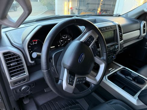 Used 2018 Ford F250 Lariat w/ Lariat Ultimate Package AWD/4WD image 27