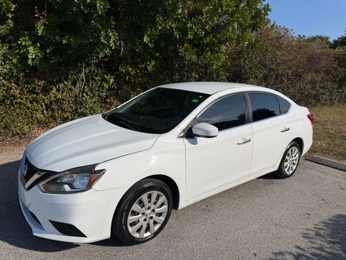 Used 2017 Nissan Sentra SV image 1