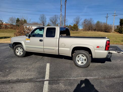 Used 2004 Chevrolet Silverado 1500 4x4 Extended Cab w/ Z71 Convenience Package 2 image 2