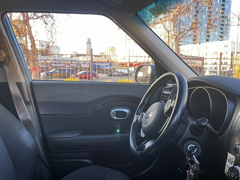 Used 2016 Kia Soul + w/ Designer's Package image 19