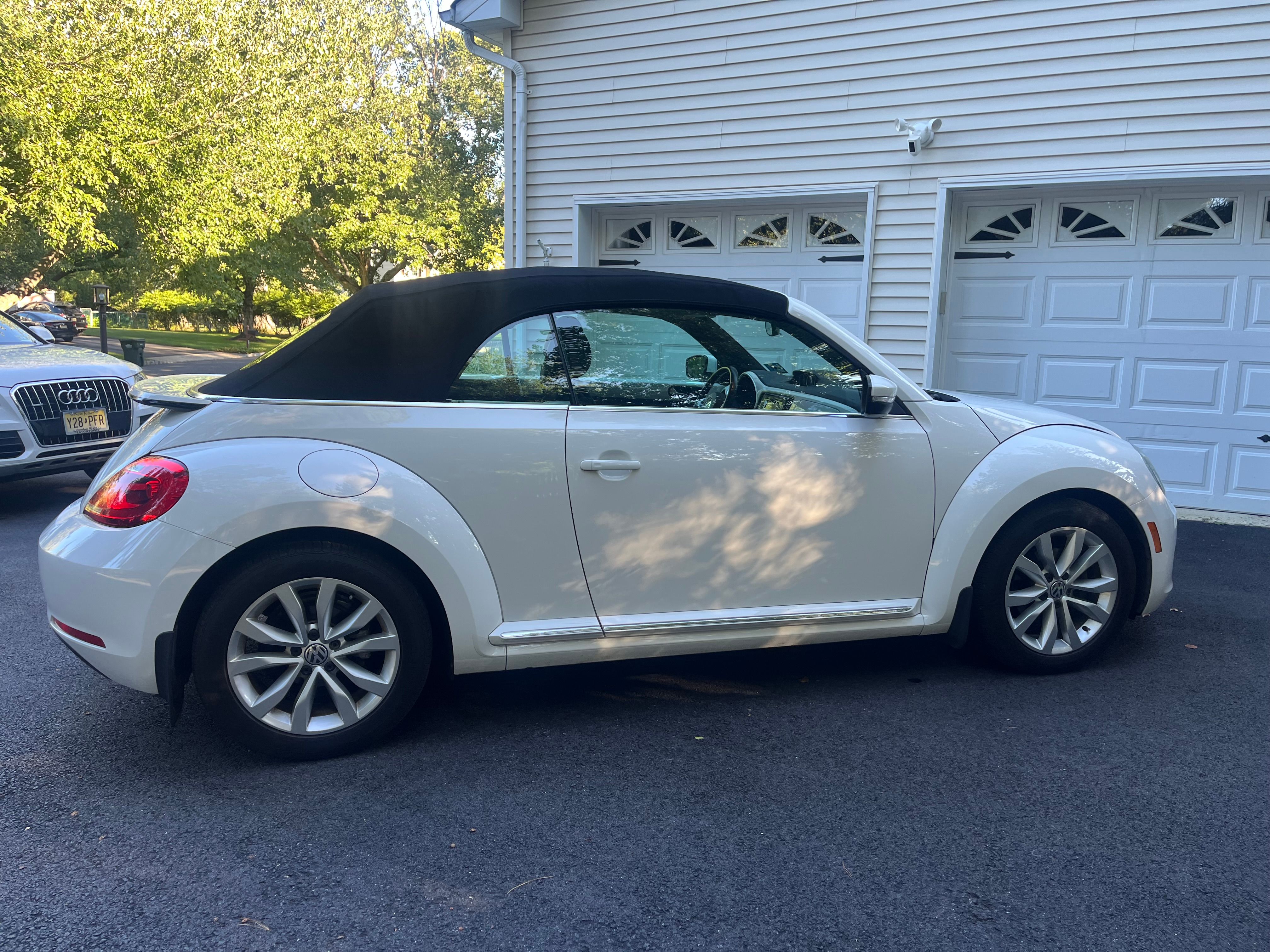 Used 2013 Volkswagen Beetle TDI FWD image 9