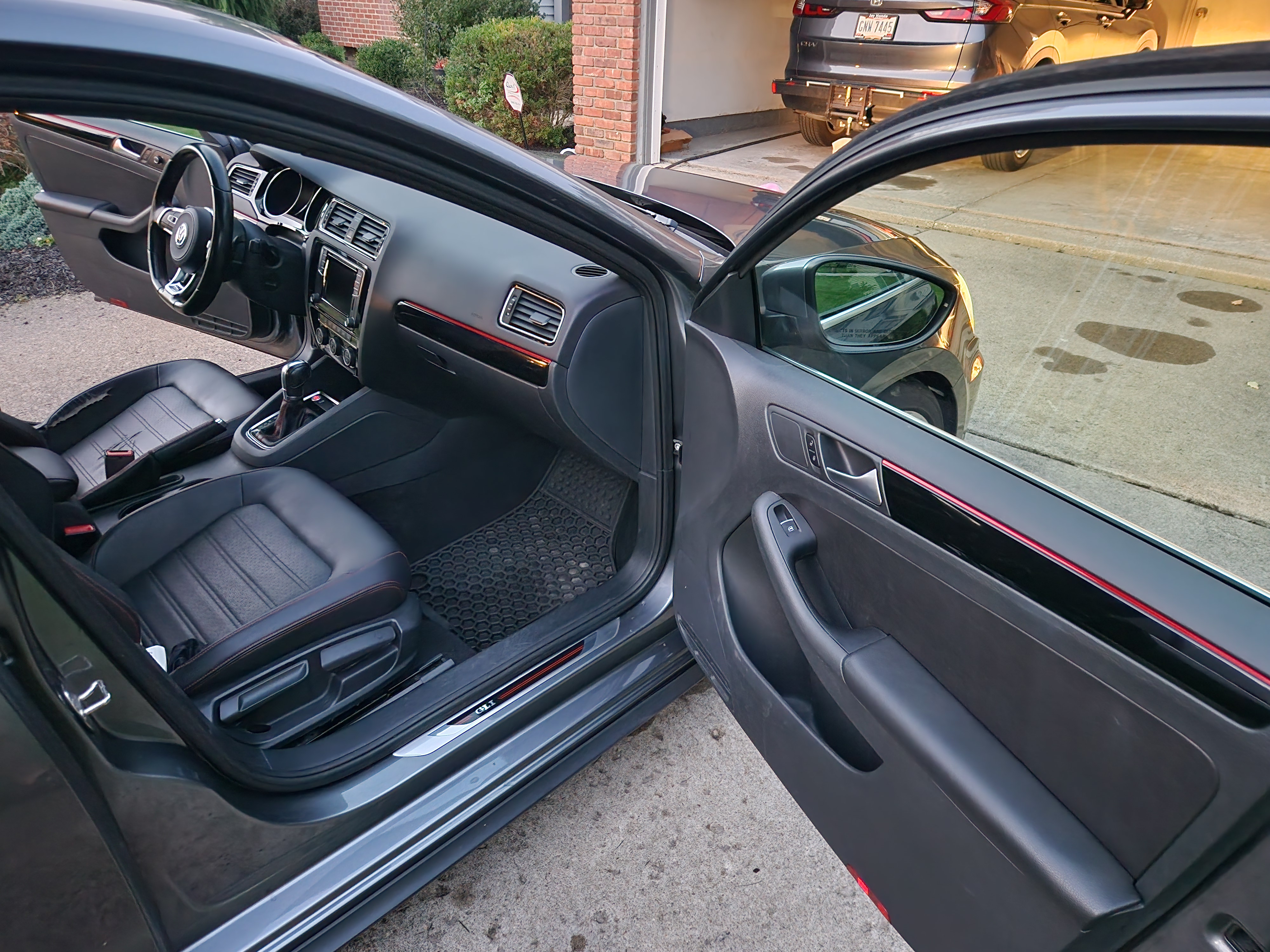 Used 2017 Volkswagen Jetta GLI FWD image 23