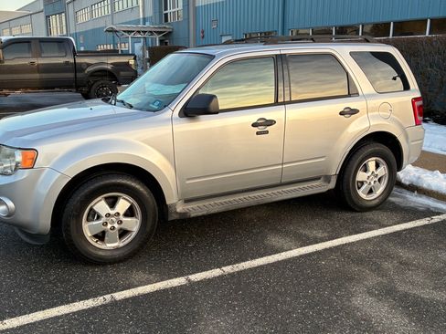 Used 2011 Ford Escape XLT w/ Cargo Pkg image 4