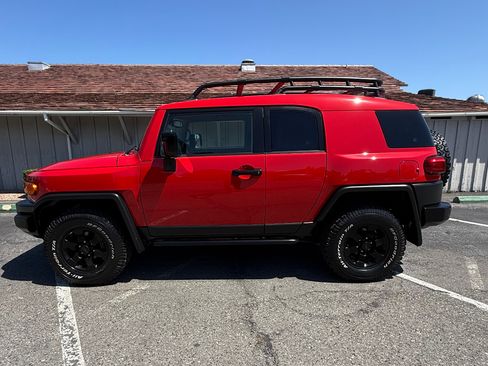 Used 2012 Toyota FJ Cruiser 4WD w/ Trail Teams Special Edition image 1