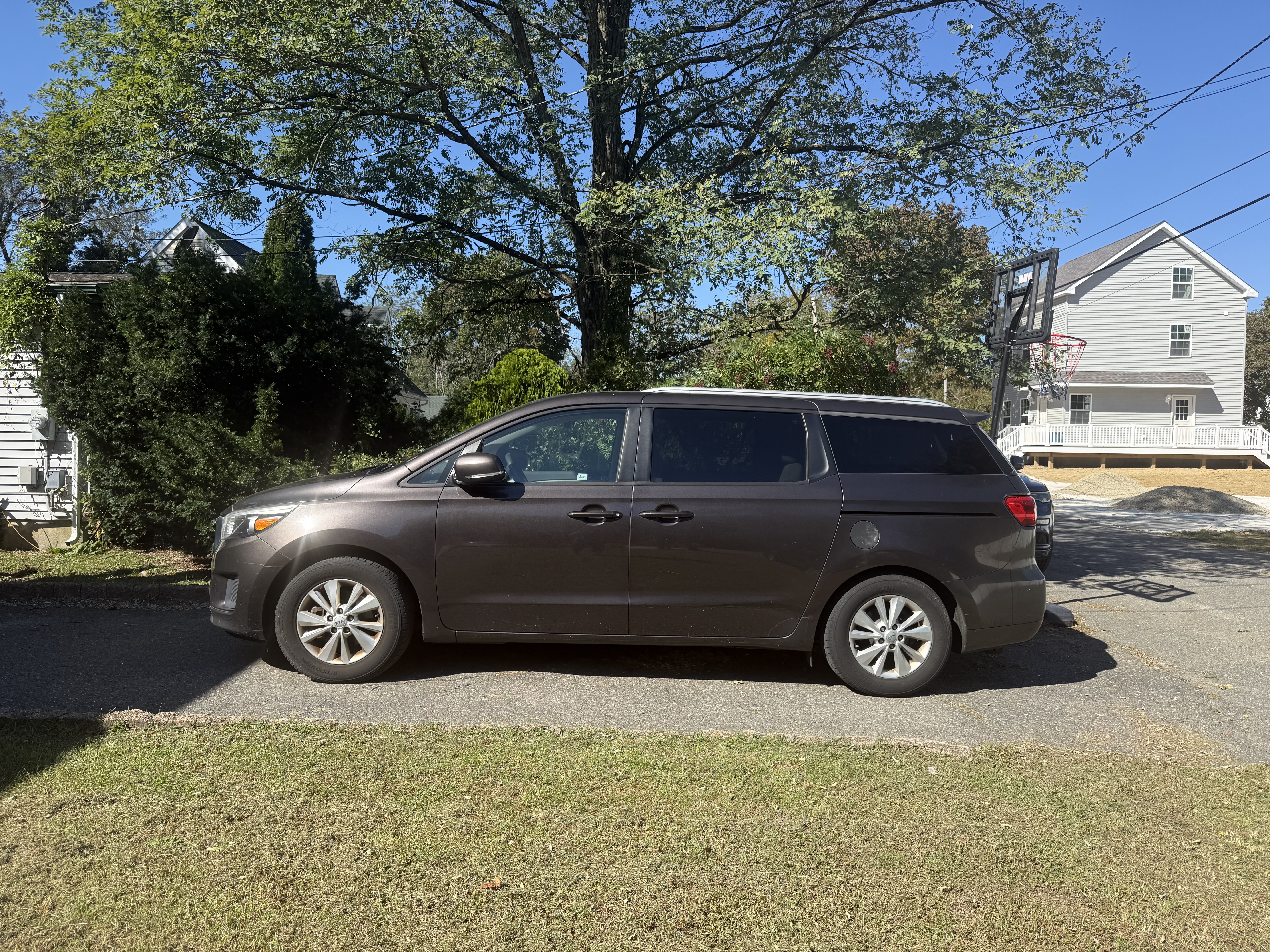 Used 2015 Kia Sedona LX w/ LX Convenience Package FWD image 1