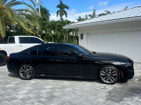 Used 2022 BMW M760i xDrive w/ Luxury Rear Seating Package image 13