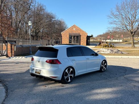 Used 2017 Volkswagen GTI SE image 5
