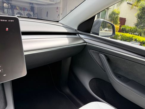 Used 2024 Tesla Model Y Performance AWD/4WD image 14