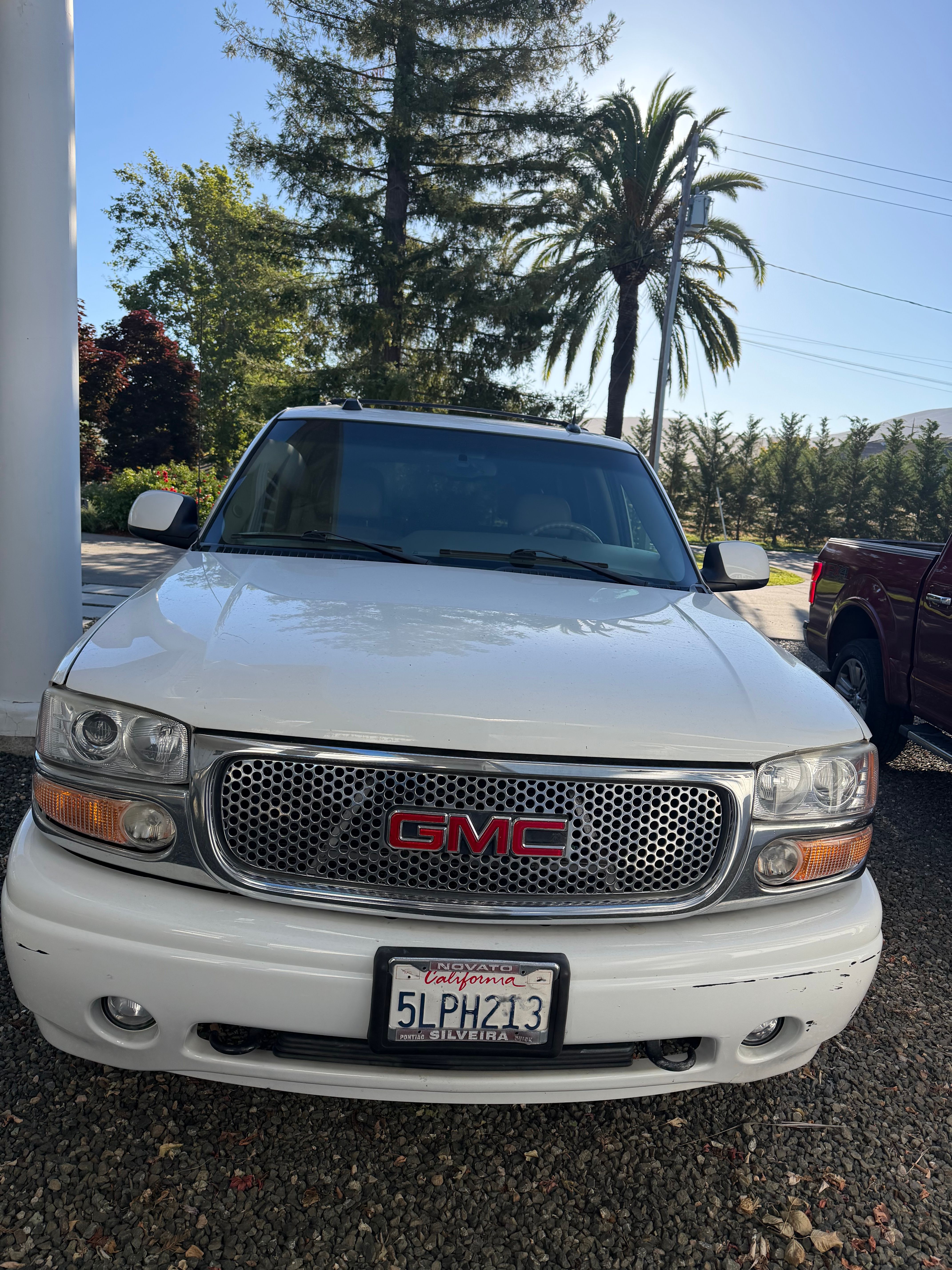 Used 2005 GMC Yukon Denali AWD/4WD image 2