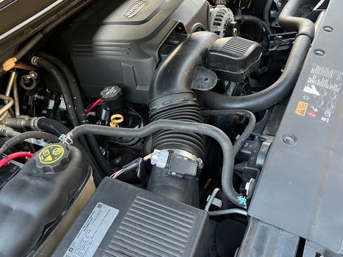 Used 2014 GMC Yukon XL SLT w/ SLT-2 Equipment Package image 9