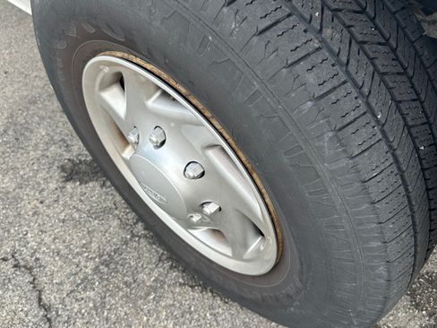 Used 2014 Ford E-250 and Econoline 250 RWD image 11