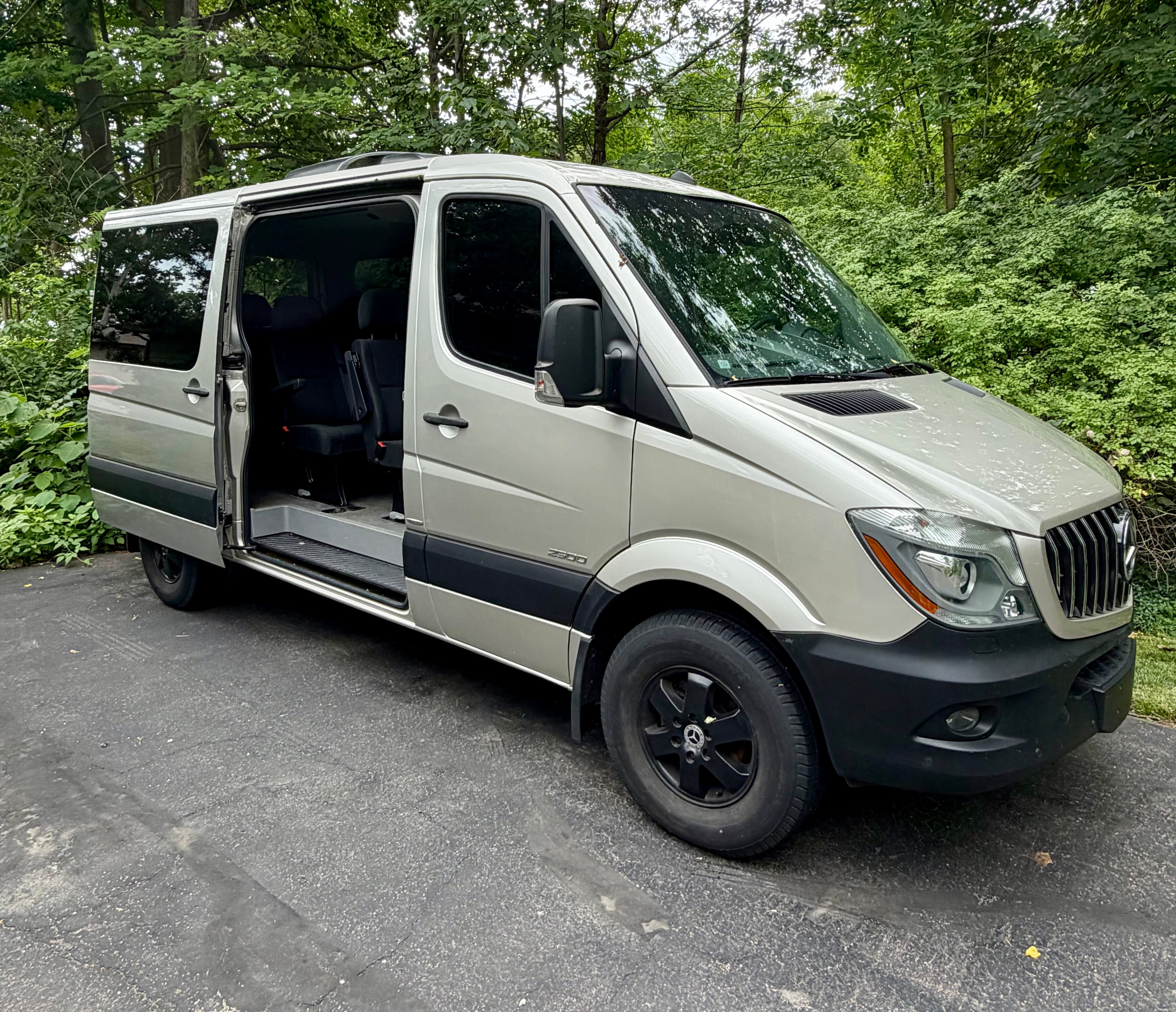Used 2016 Mercedes-Benz Sprinter 2500 image 1