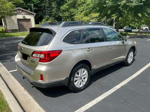 Used 2016 Subaru Outback 2.5i Premium AWD/4WD image 5