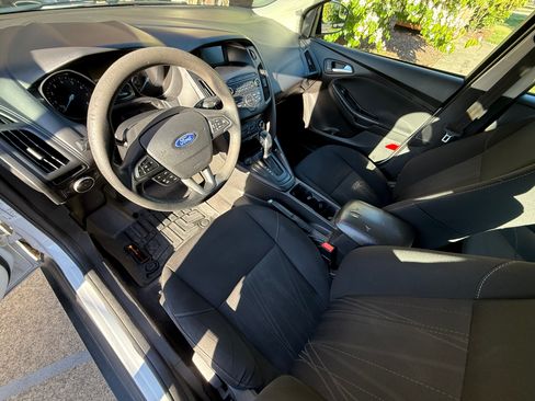 Used 2018 Ford Focus SE FWD image 7