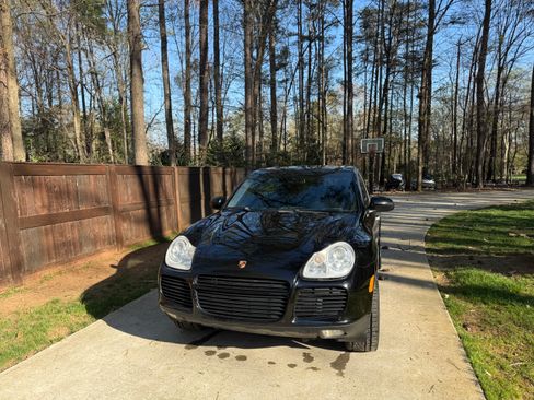 Used 2004 Porsche Cayenne Turbo image 4
