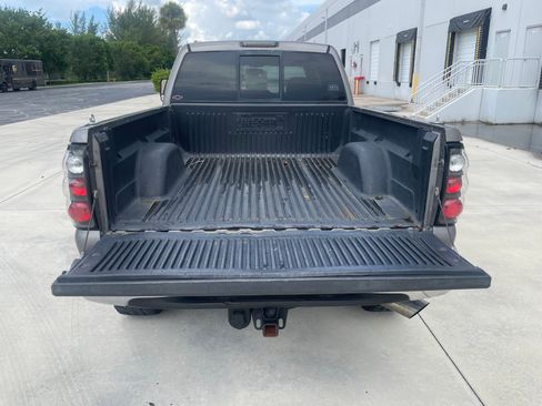 Used 2006 Chevrolet Silverado 2500 LT w/ Onstar Plus Package RWD image 13