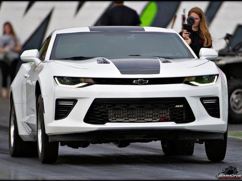 Used 2016 Chevrolet Camaro SS RWD image 8