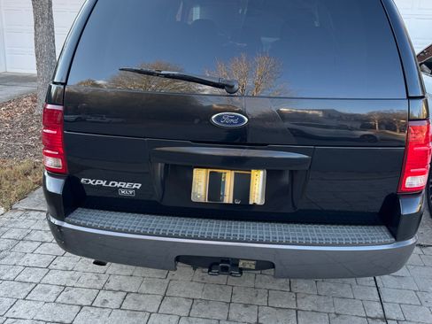 Used 2004 Ford Explorer Sport XLT image 4