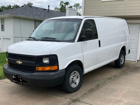 Used 2015 Chevrolet Express 2500 image 1