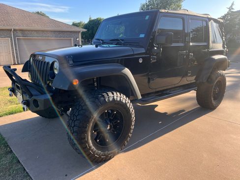 Used 2017 Jeep Wrangler Unlimited Sport w/ Connectivity Group AWD/4WD image 6