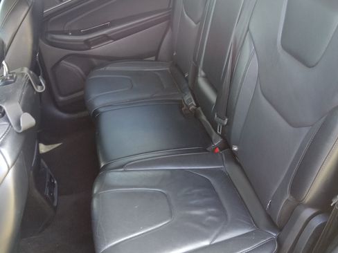 Used 2018 Ford Edge Titanium w/ Technology Package image 16