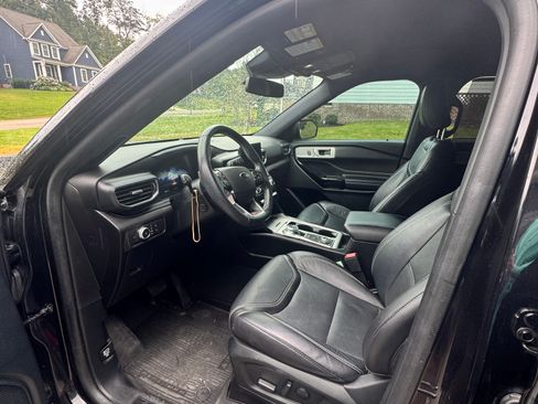 Used 2022 Ford Explorer ST w/ Equipment Group 401A AWD/4WD image 8