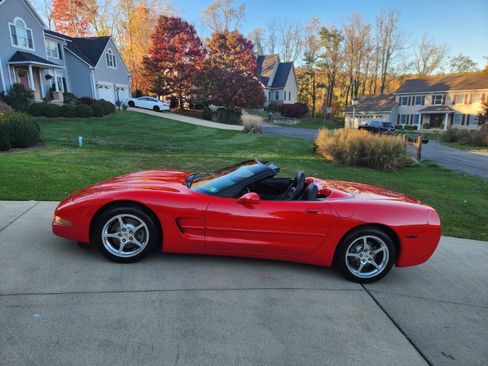 Used 2002 Chevrolet Corvette Convertible w/ Preferred Equipment Group1 image 8