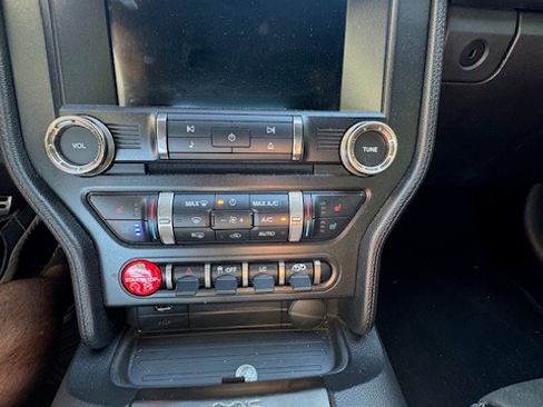 Used 2016 Ford Mustang Shelby GT350 w/ Technology Package image 10