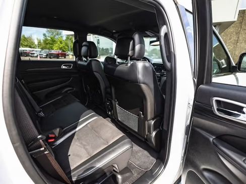 Used 2022 Jeep Grand Cherokee Laredo X image 19