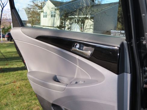 Used 2012 Hyundai Sonata Limited w/ Navigation Pkg image 21