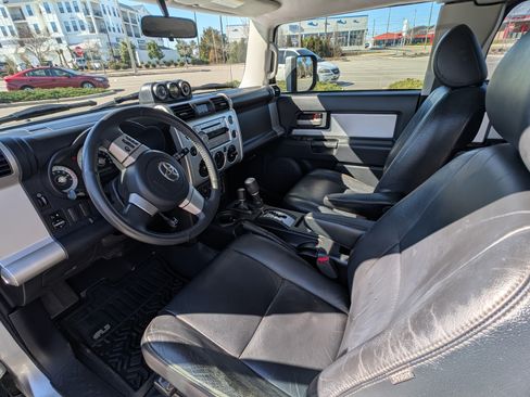 Used 2007 Toyota FJ Cruiser 4WD image 9