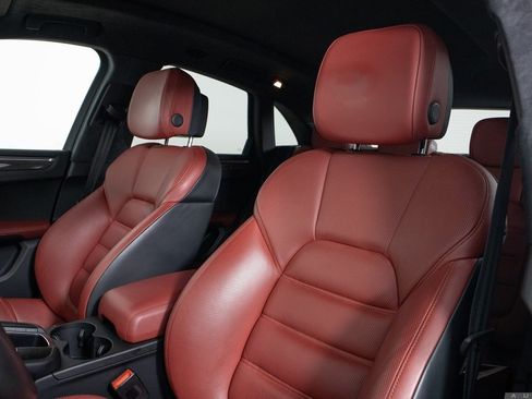 Used 2016 Porsche Macan Turbo image 16