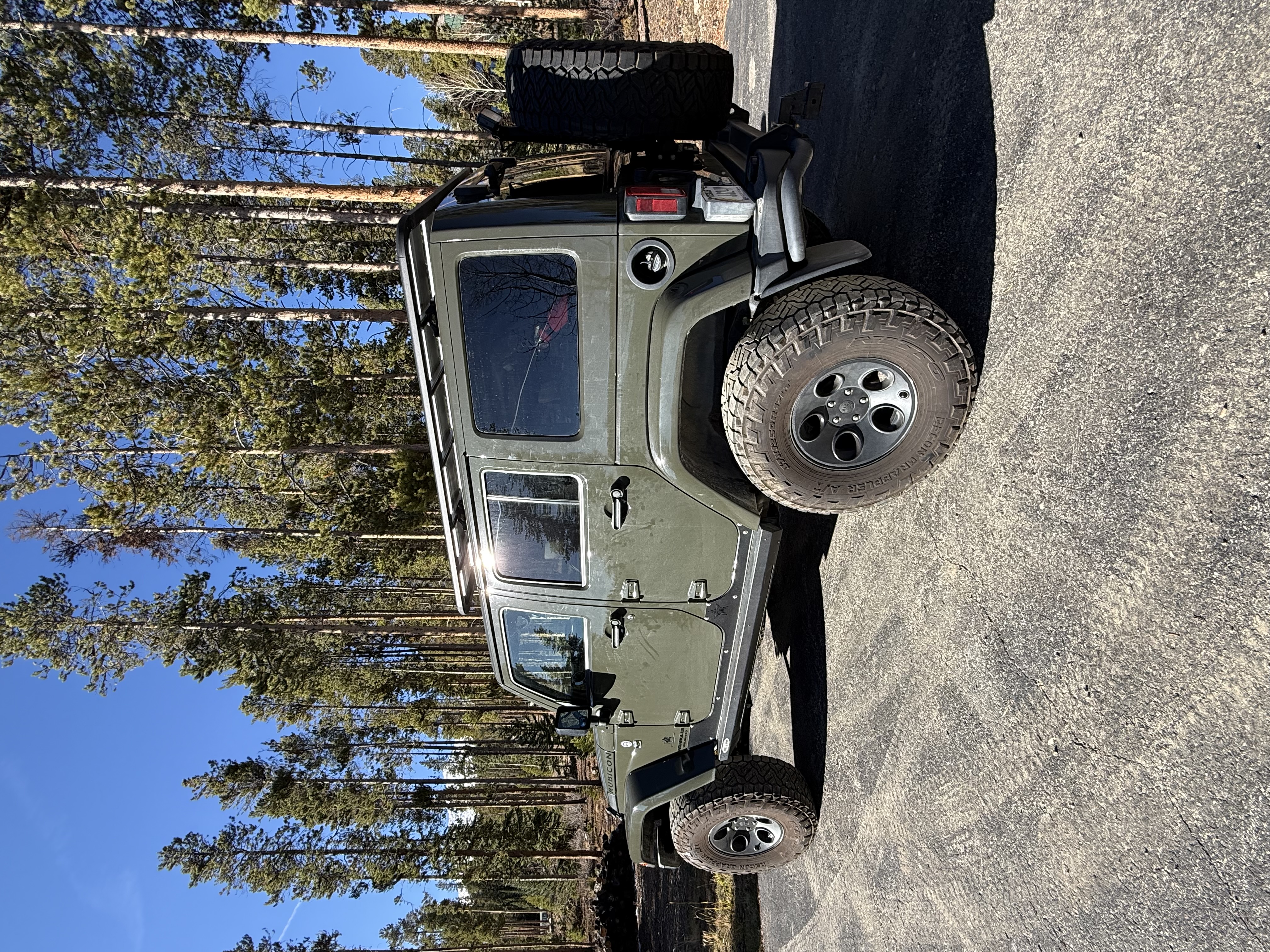 Used 2016 Jeep Wrangler Unlimited Rubicon w/ Connectivity Group AWD/4WD image 4
