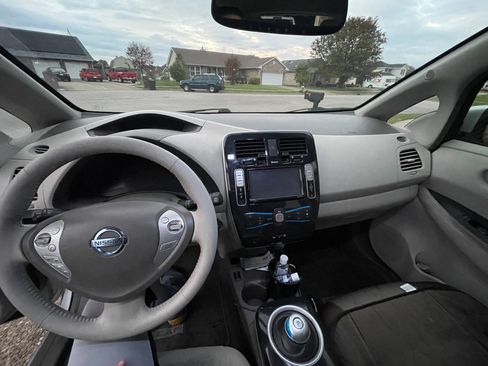 Used 2012 Nissan Leaf SL image 8