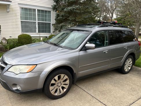 Used 2009 Subaru Outback 2.5i Limited image 2
