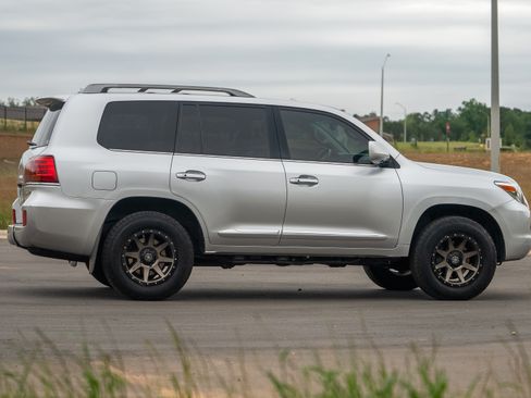 Used 2011 Lexus LX 570 4WD w/ Luxury Pkg image 1