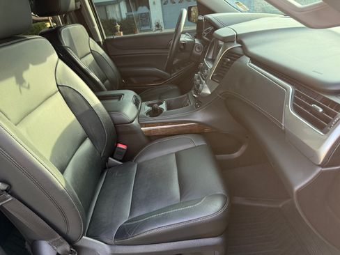 Used 2019 Chevrolet Suburban LT image 5