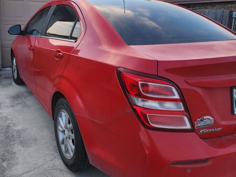 Used 2018 Chevrolet Sonic LT w/ Convenience Package image 10