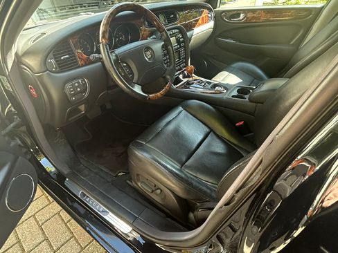 Used 2004 Jaguar XJ8 RWD image 13
