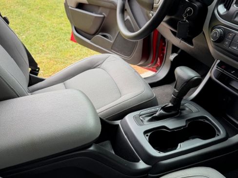 Used 2019 Chevrolet Colorado W/T w/ Custom Special Edition image 14