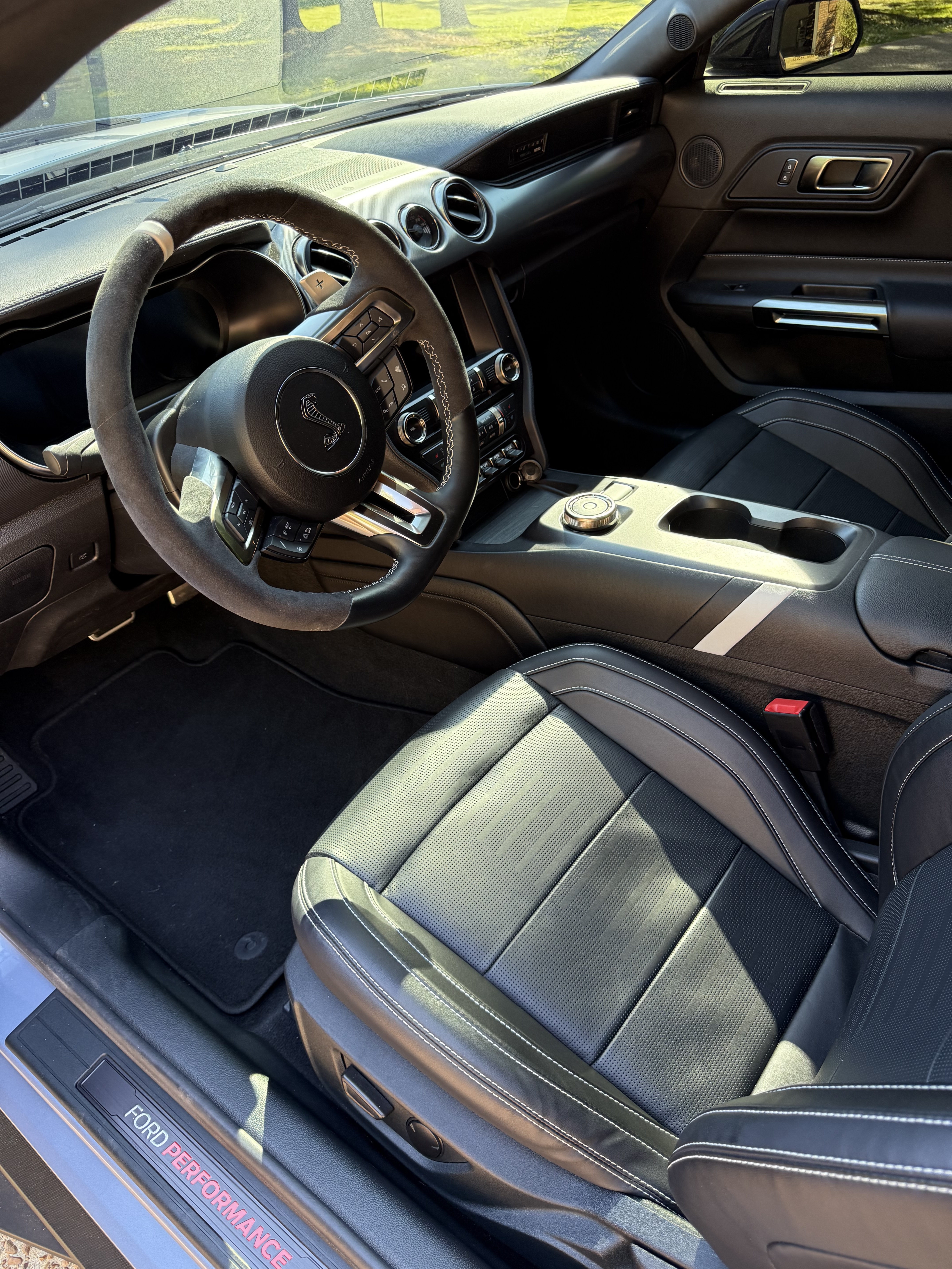 Used 2022 Ford Mustang Shelby GT500 w/ Technology Package RWD image 10